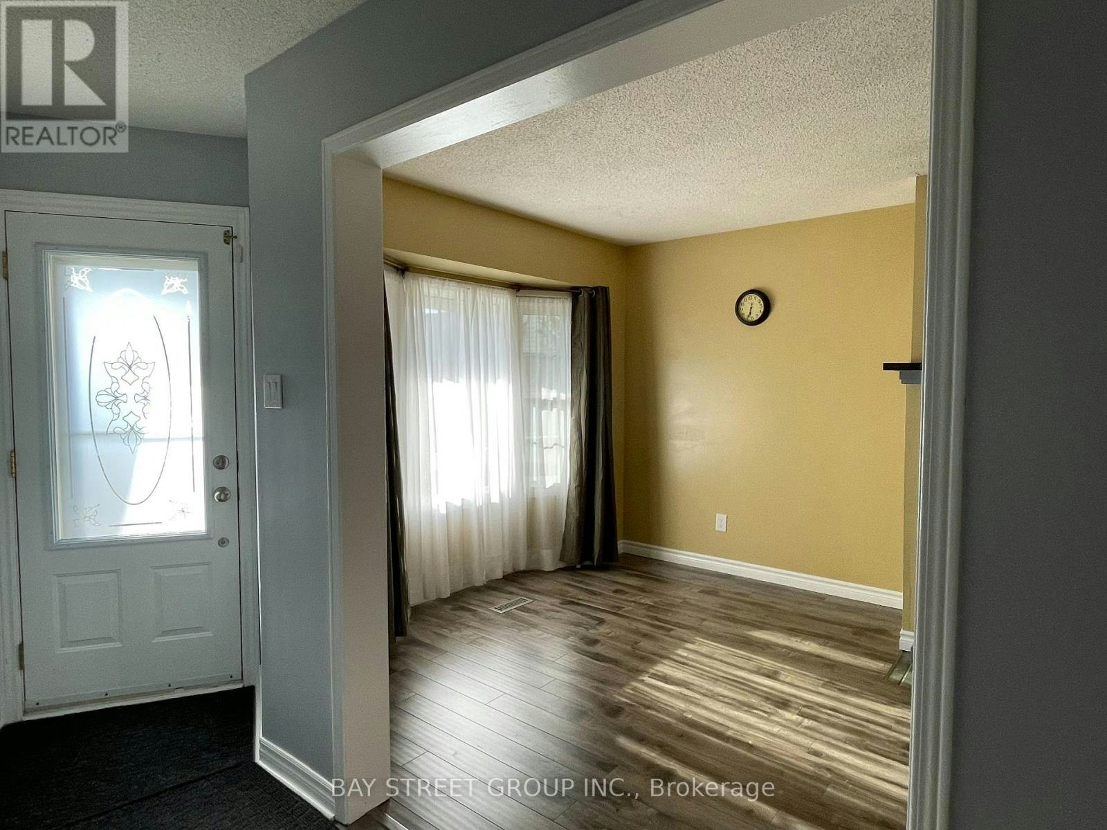 27 Lindsay Court, Barrie, ON, L4M 6G5 - 2