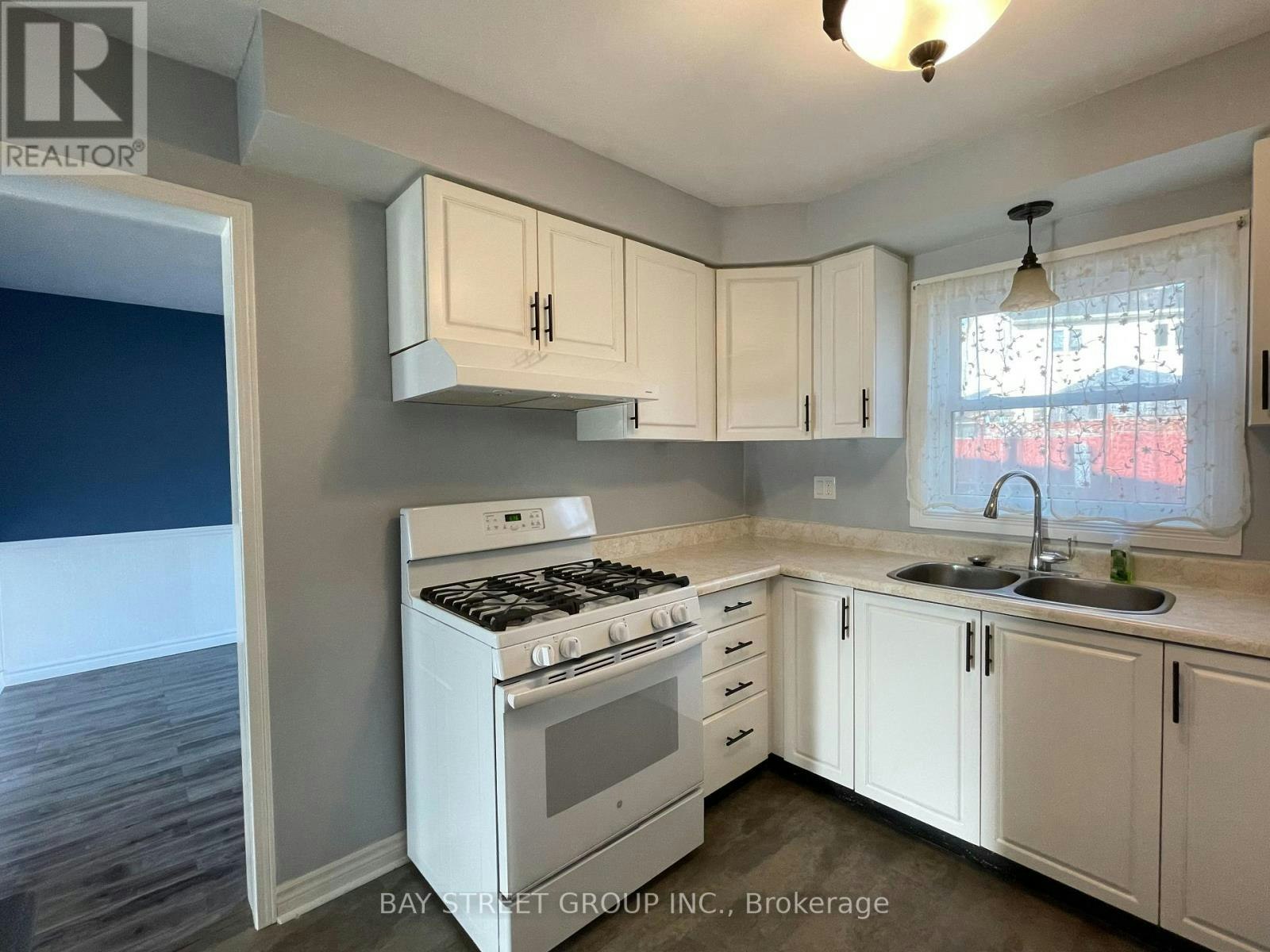 27 Lindsay Court, Barrie, ON, L4M 6G5 - 9