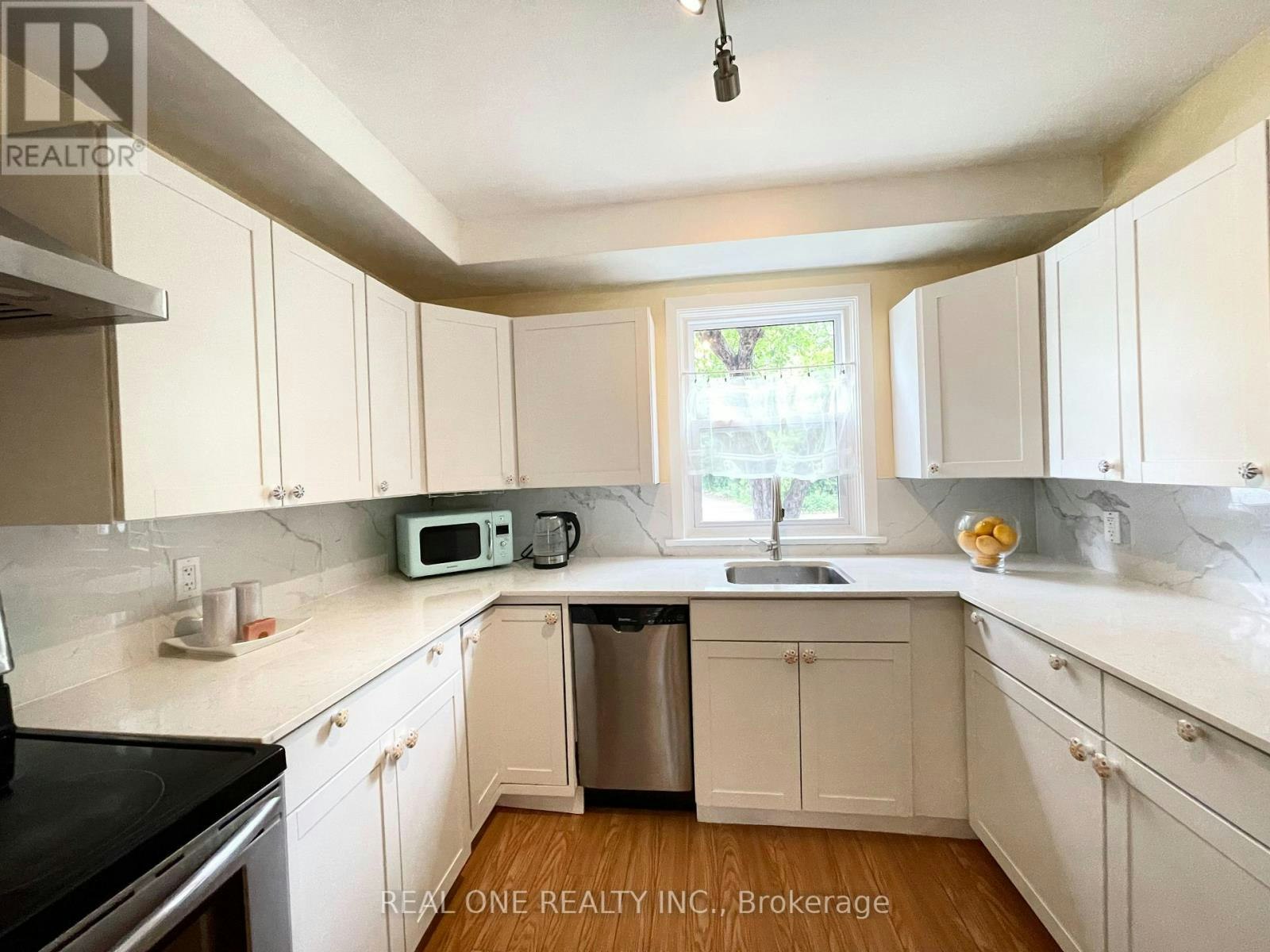290 Westcourt Place, Waterloo, ON, N2L 2R7 - 12