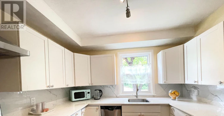 290 Westcourt Place, Waterloo, ON, N2L 2R7 - 12