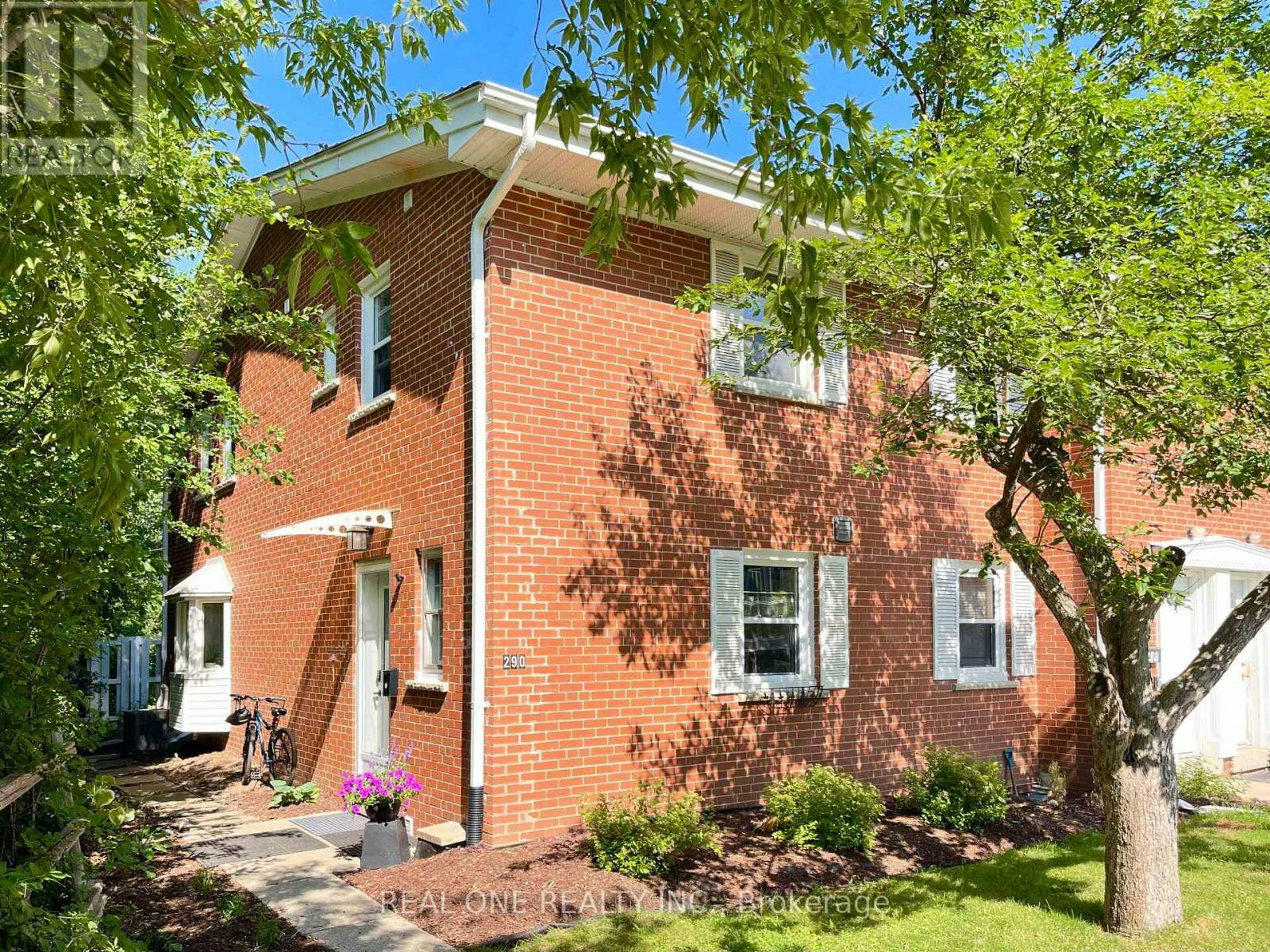 290 Westcourt Place, Waterloo, ON, N2L 2R7