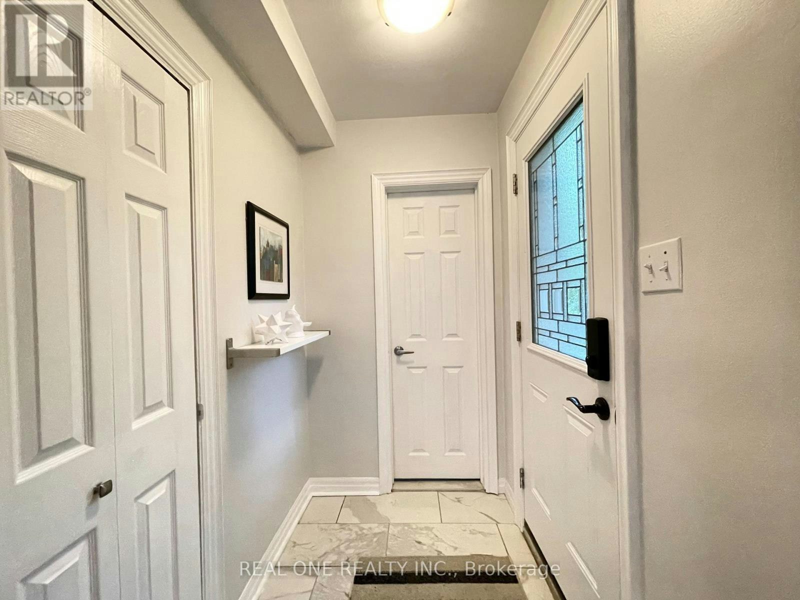 290 Westcourt Place, Waterloo, ON, N2L 2R7 - 2