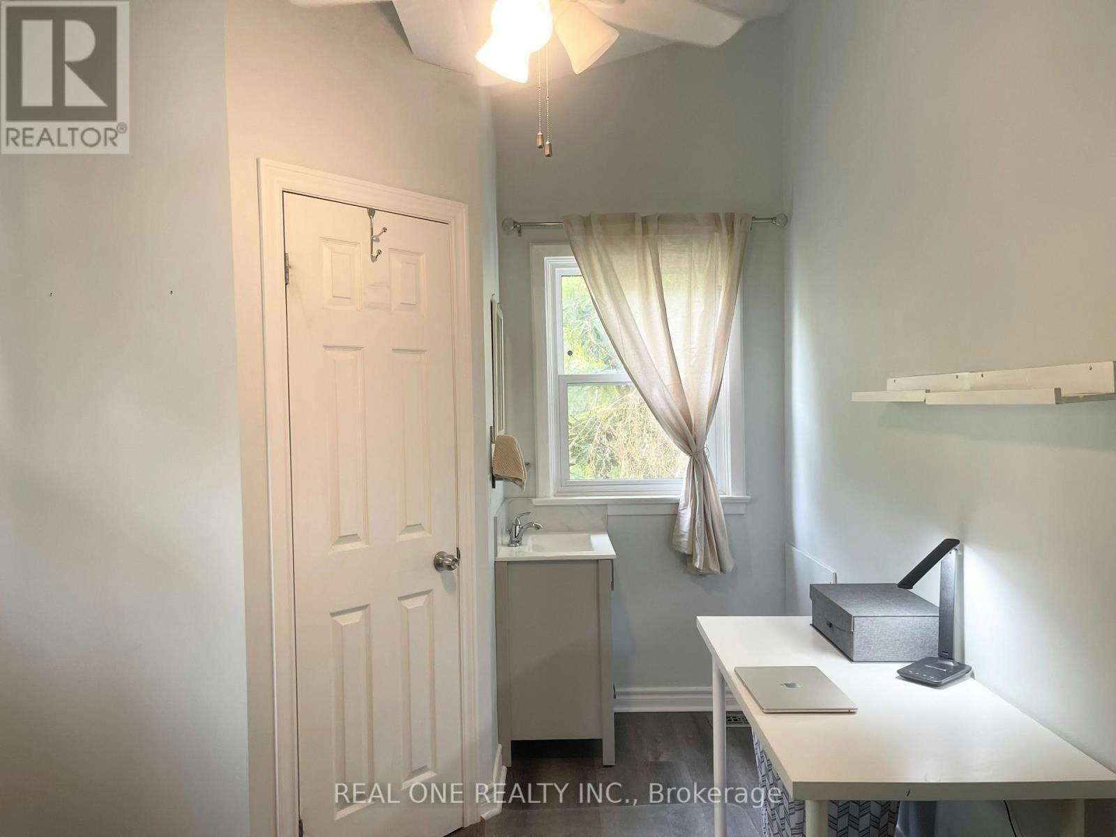 290 Westcourt Place, Waterloo, ON, N2L 2R7 - 23