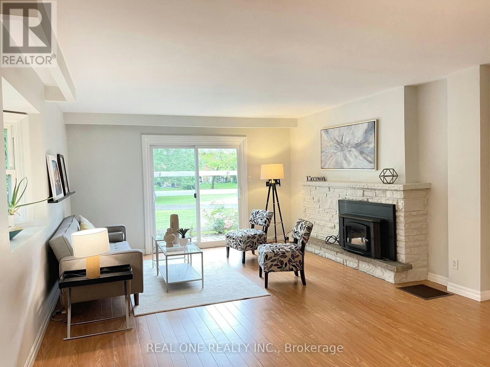 290 Westcourt Place, Waterloo, ON, N2L 2R7 - 5