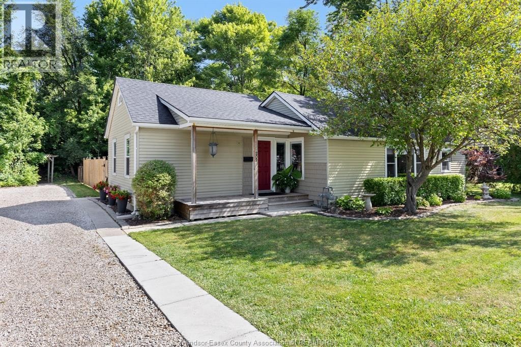209 Maidstone Avenue East, Essex, ON, N8M 2J8