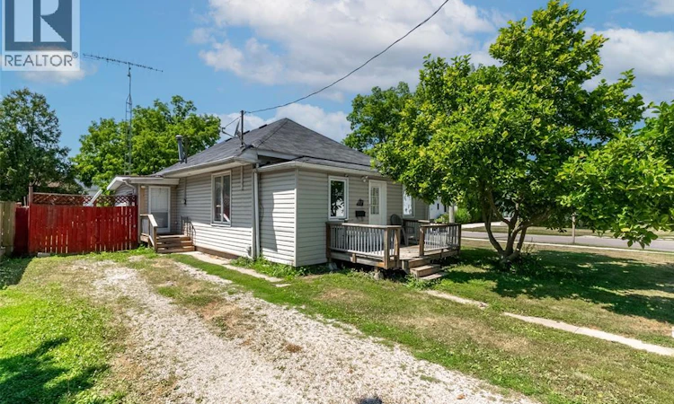 252 Wellington Street East