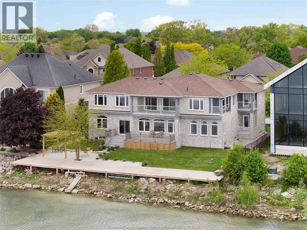 300 Shoreview Circle, Windsor, ON, N8P 1M7