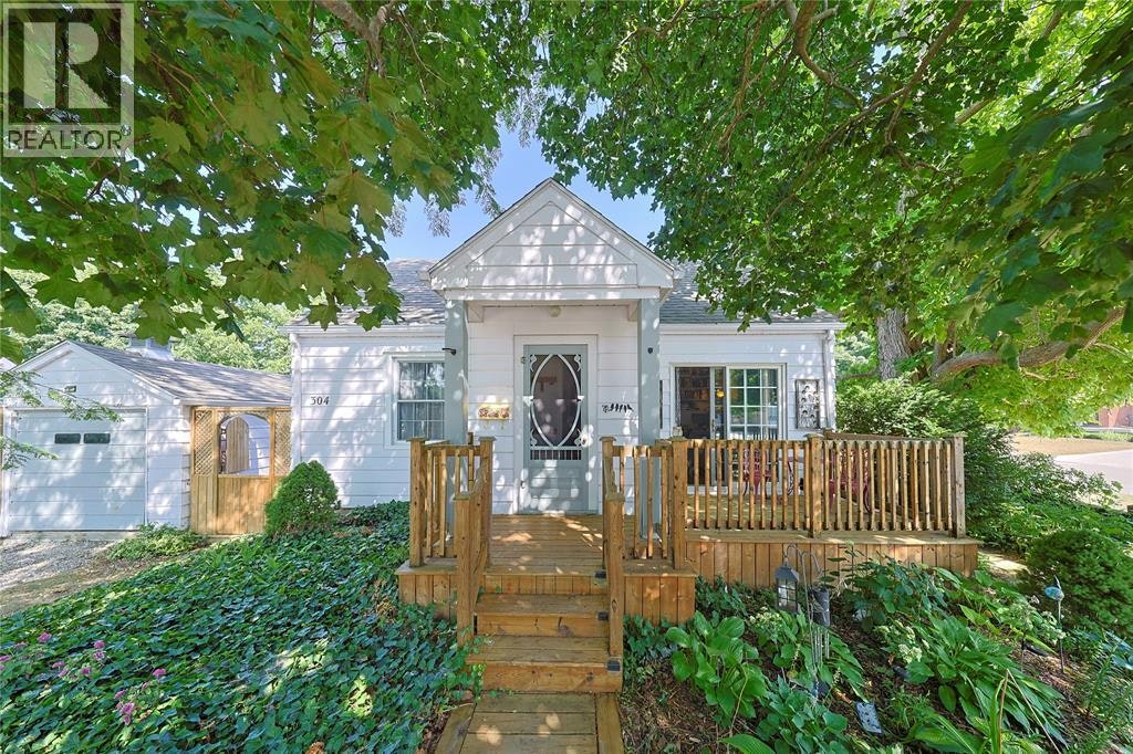 304 Lorne Avenue, Chatham-Kent, ON, N8A 3Z3