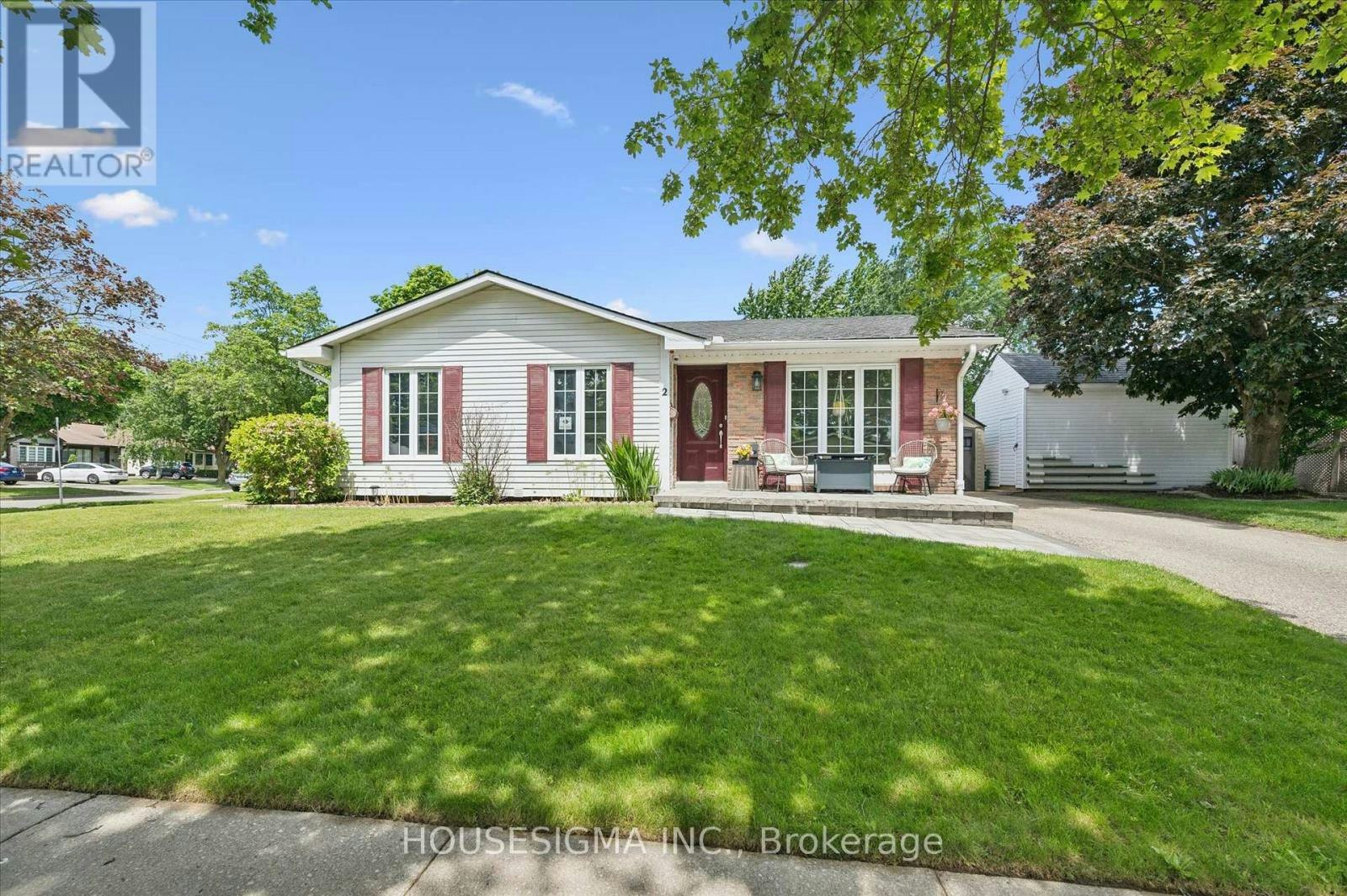 2 Keewatin Avenue, Kitchener, ON, N2B 3L5
