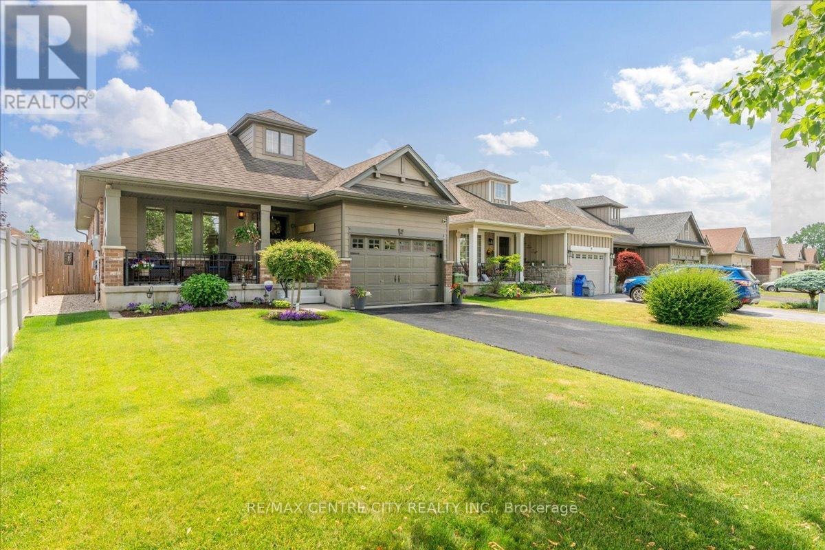 2 Cherry Blossom Lane, St. Thomas, ON, N5R 1L2