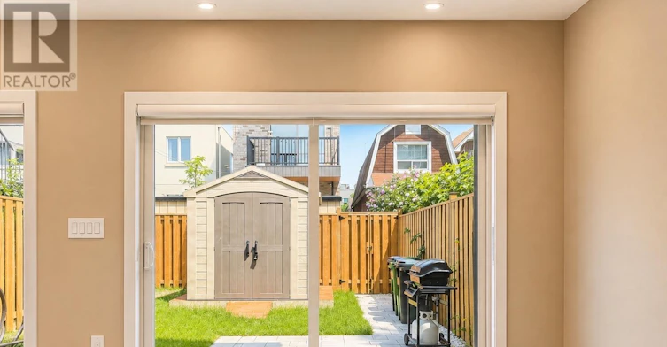 L-72 Jones Avenue, Toronto, ON, M4M 2Z8 - 16