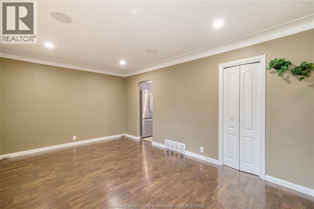 3858 Hillcrest Boulevard, Windsor, ON, N9C 2E3 - 4
