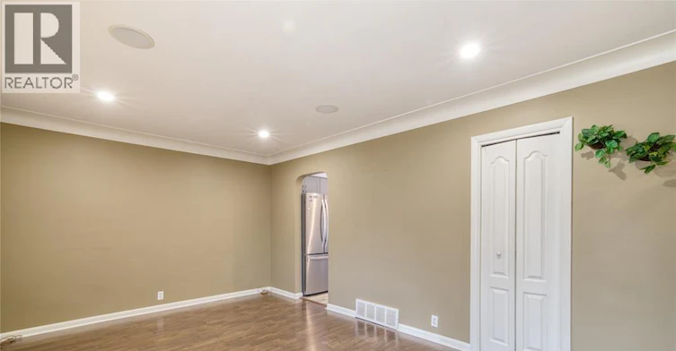 3858 Hillcrest Boulevard, Windsor, ON, N9C 2E3 - 4