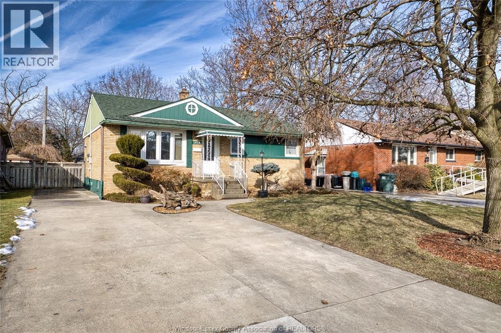 3858 Hillcrest Boulevard, Windsor, ON, N9C 2E3 - 2