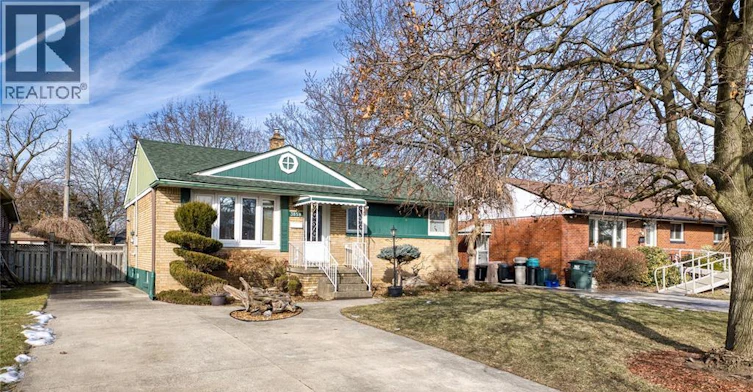 3858 Hillcrest Boulevard, Windsor, ON, N9C 2E3 - 2