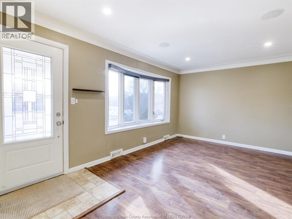 3858 Hillcrest Boulevard, Windsor, ON, N9C 2E3 - 3