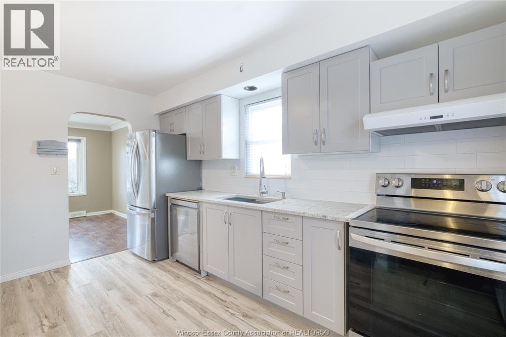 3858 Hillcrest Boulevard, Windsor, ON, N9C 2E3 - 5