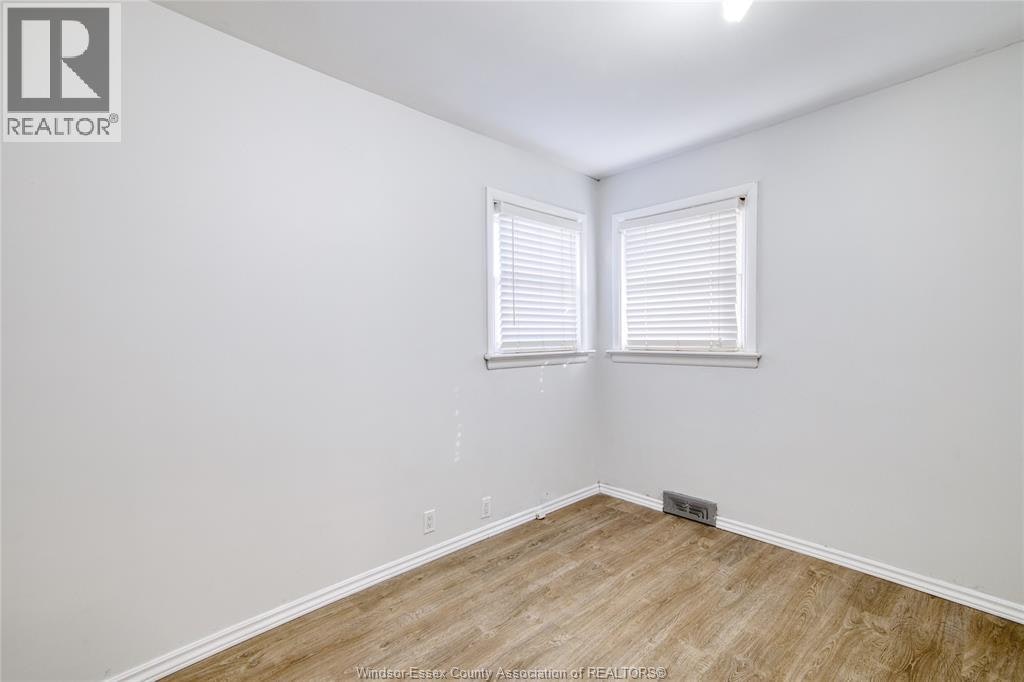3858 Hillcrest Boulevard, Windsor, ON, N9C 2E3 - 8