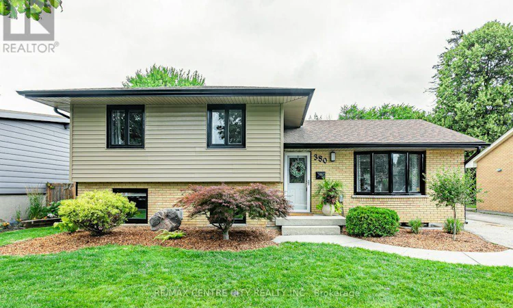 380 Magnolia Crescent