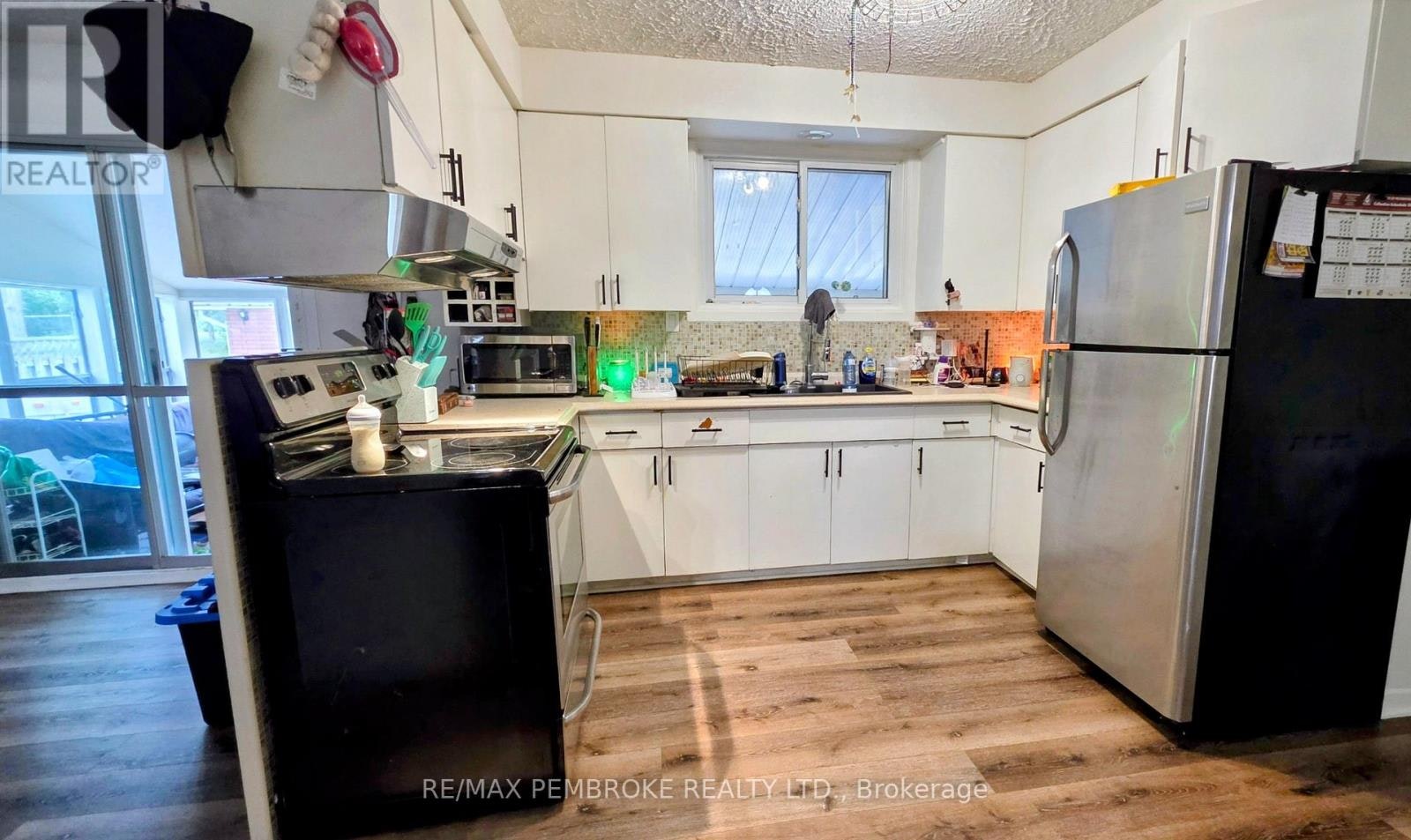 32 Park Drive, Petawawa, ON, K8H 2E1 - 6