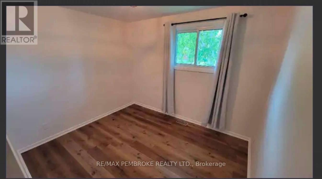 32 Park Drive, Petawawa, ON, K8H 2E1 - 11