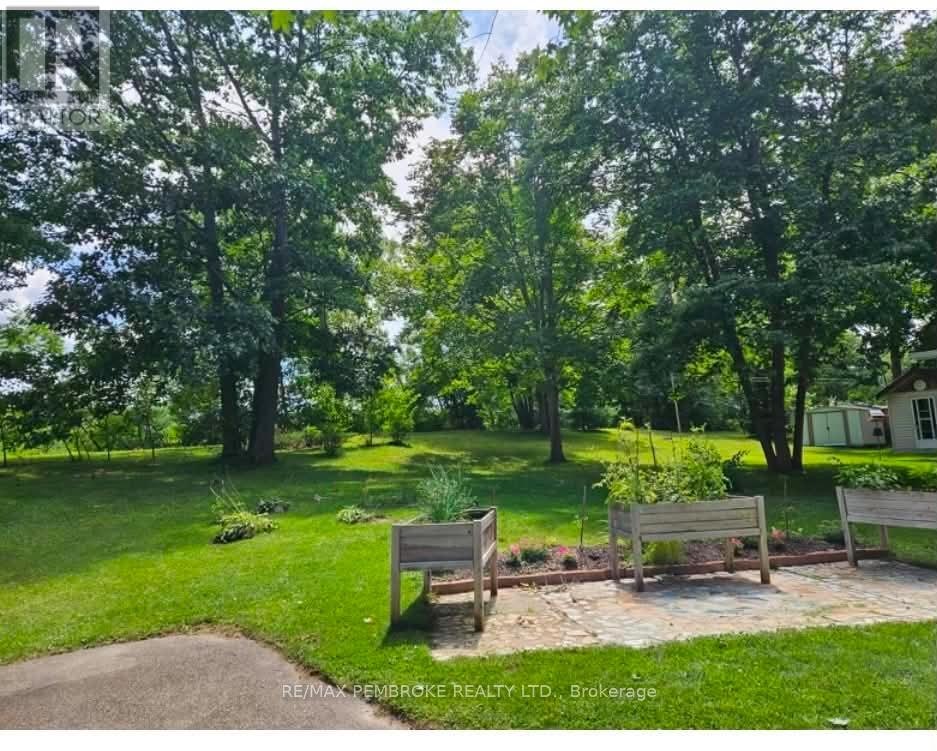 32 Park Drive, Petawawa, ON, K8H 2E1 - 5