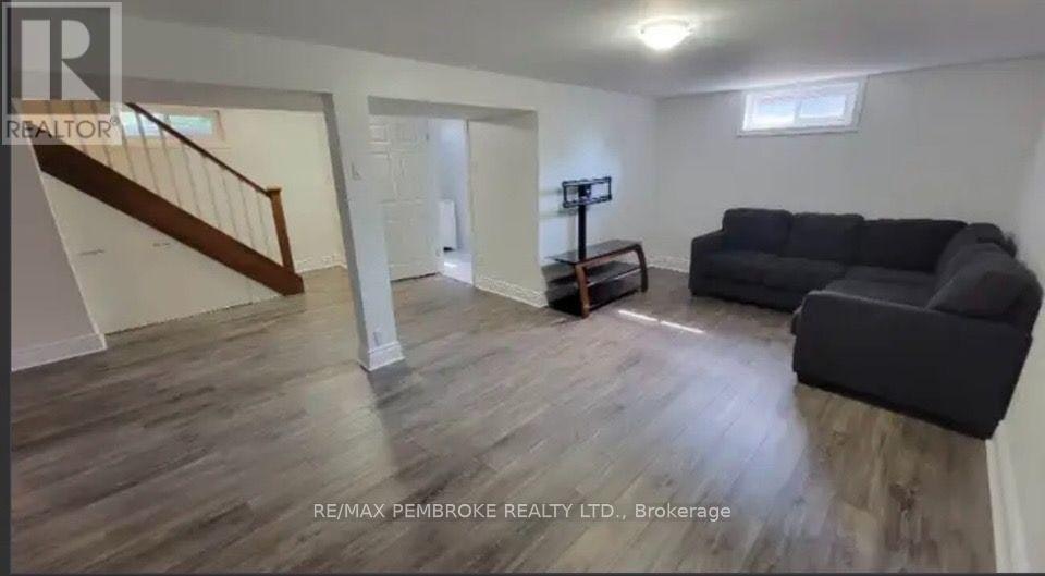 32 Park Drive, Petawawa, ON, K8H 2E1 - 14