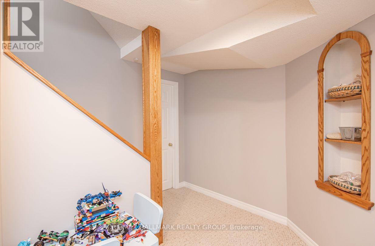18 Hesse Crescent, Ottawa, ON, K2S 1E4 - 23