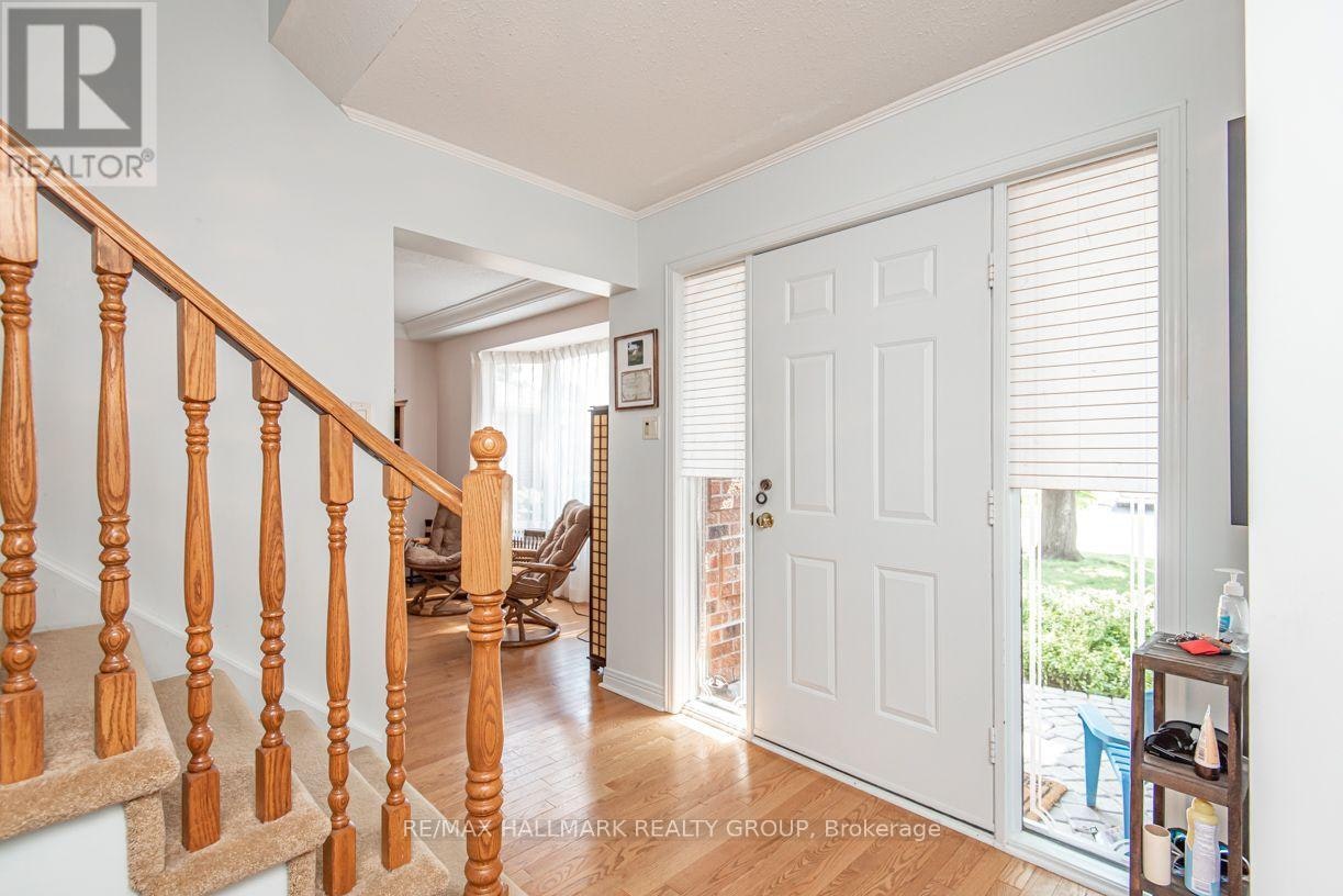 18 Hesse Crescent, Ottawa, ON, K2S 1E4 - 2