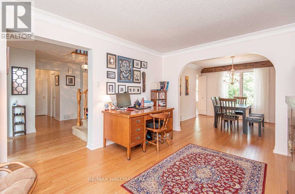 18 Hesse Crescent, Ottawa, ON, K2S 1E4 - 4