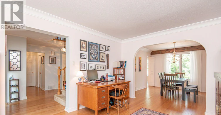 18 Hesse Crescent, Ottawa, ON, K2S 1E4 - 4
