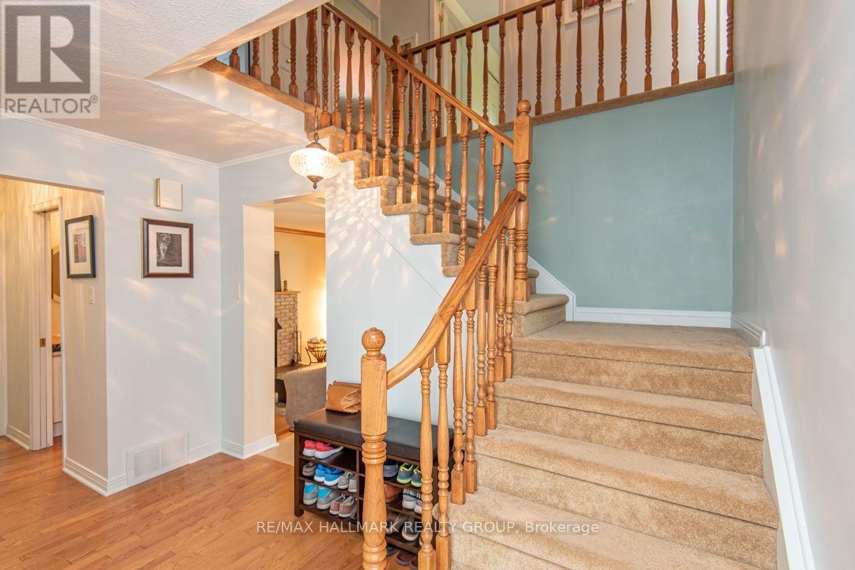 18 Hesse Crescent, Ottawa, ON, K2S 1E4 - 3