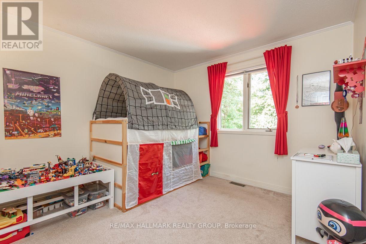 18 Hesse Crescent, Ottawa, ON, K2S 1E4 - 18