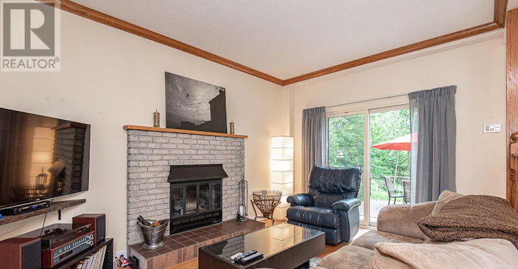 18 Hesse Crescent, Ottawa, ON, K2S 1E4 - 6