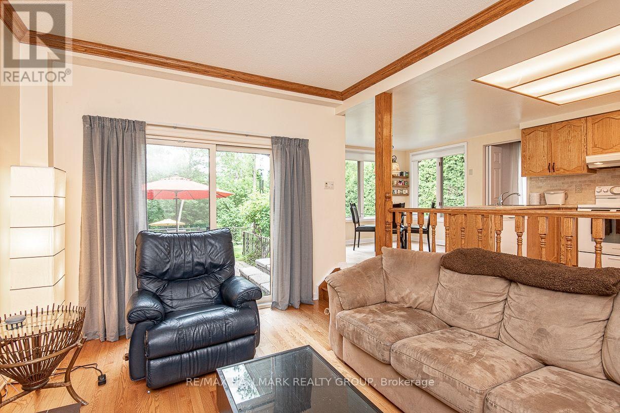 18 Hesse Crescent, Ottawa, ON, K2S 1E4 - 7