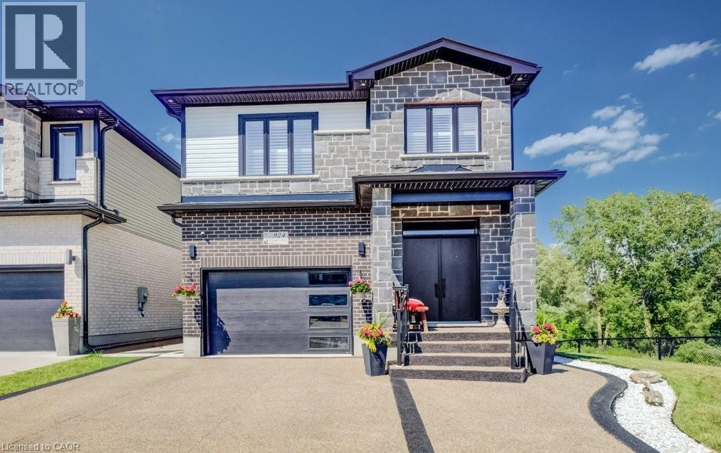 924 Chapel Hill Court, Kitchener, ON, N2R 0P4