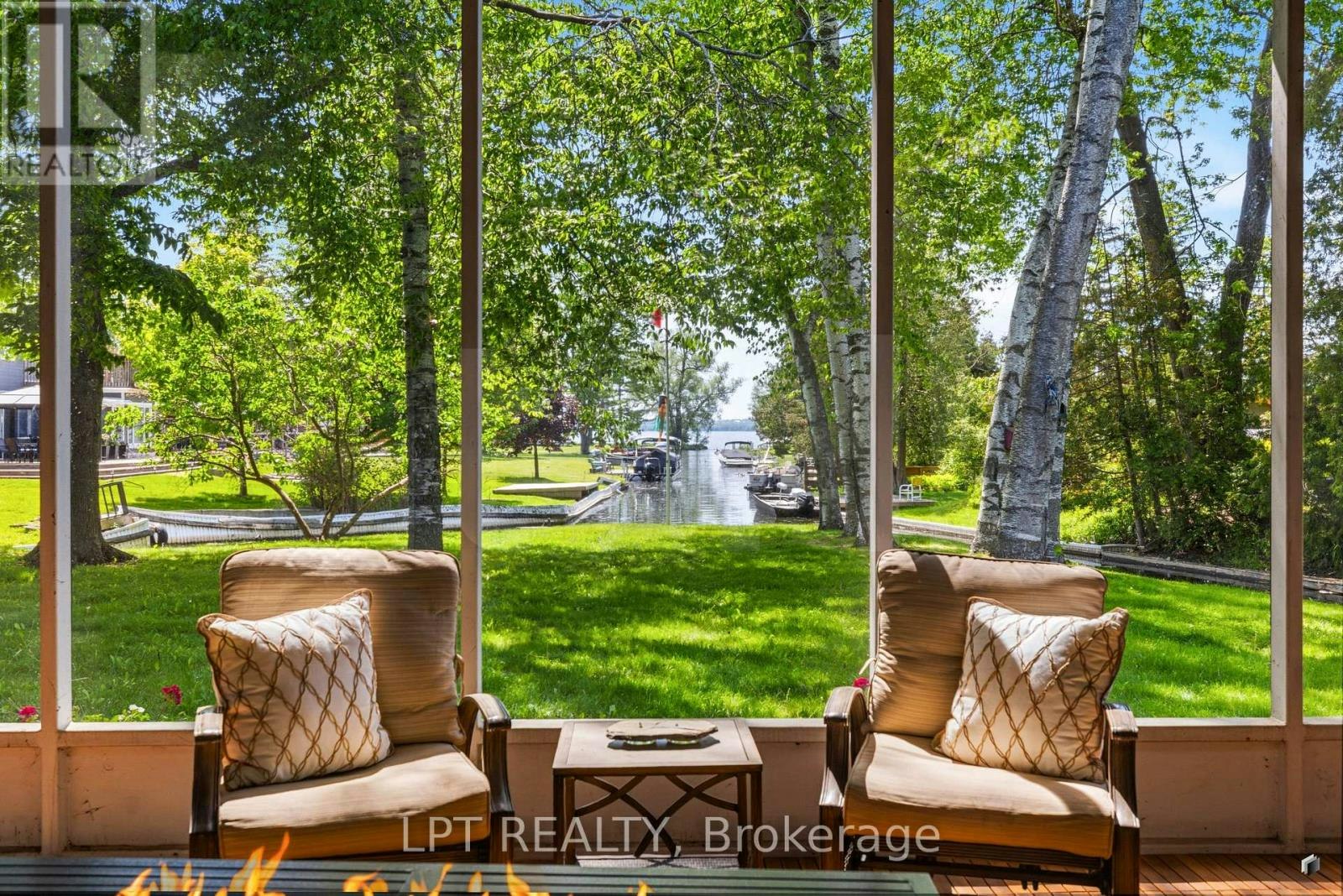 204 The Queensway S, Georgina, ON, L4P 2A6