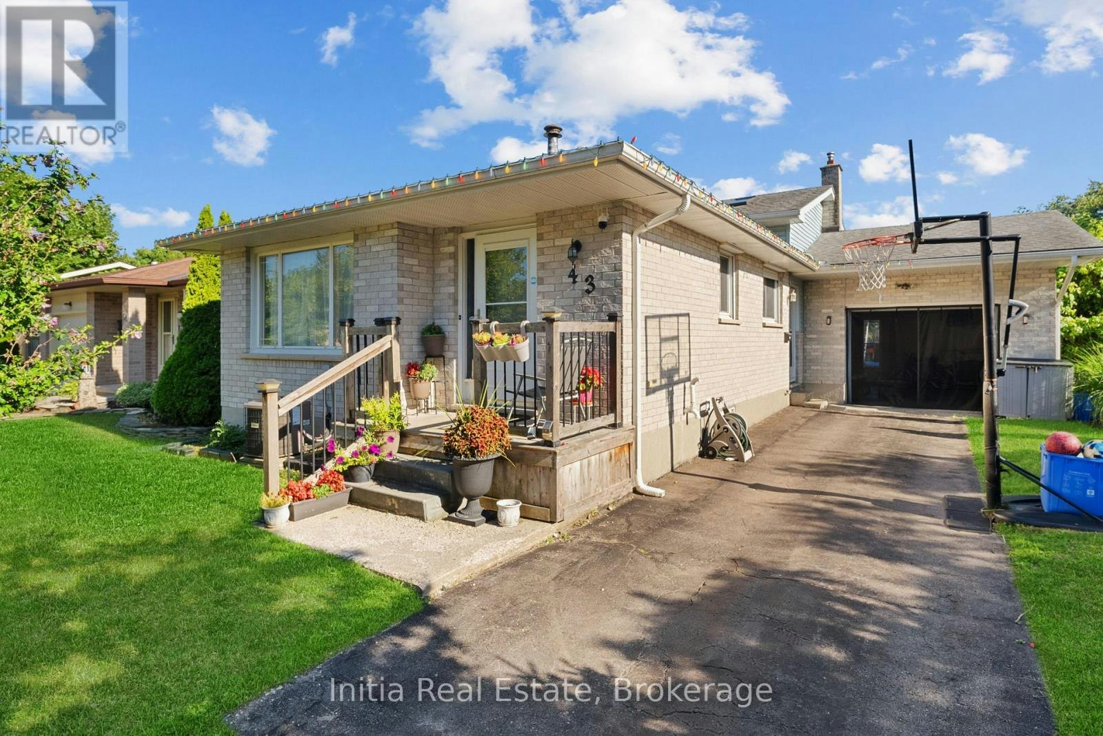 43 Sussex Crescent, London, ON, N5Y 5H3