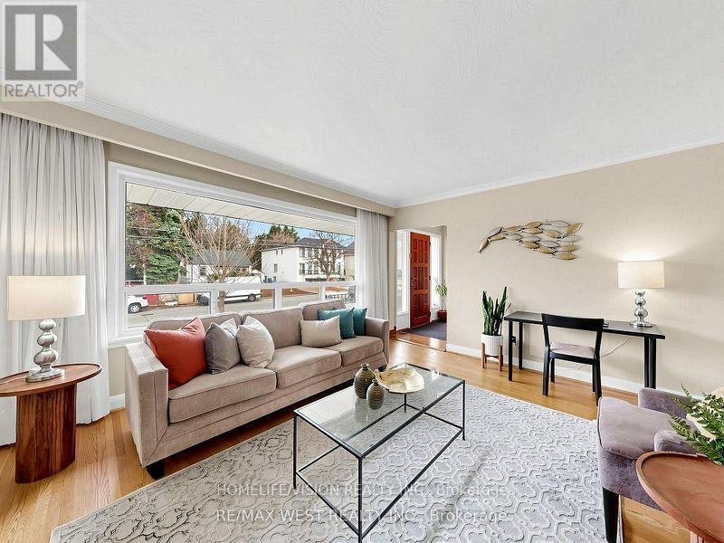53 Wedgewood Drive, Toronto, ON, M2M 2H4 - 5