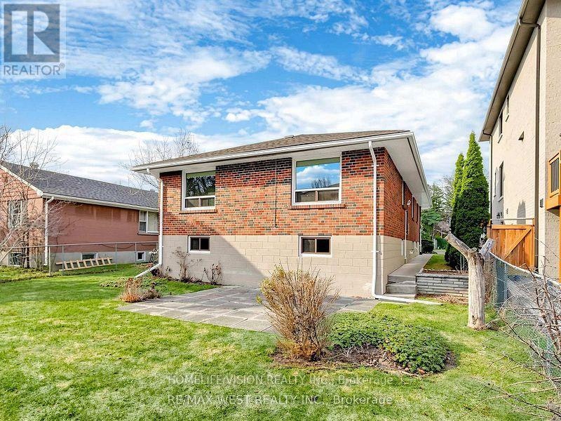 53 Wedgewood Drive, Toronto, ON, M2M 2H4 - 12