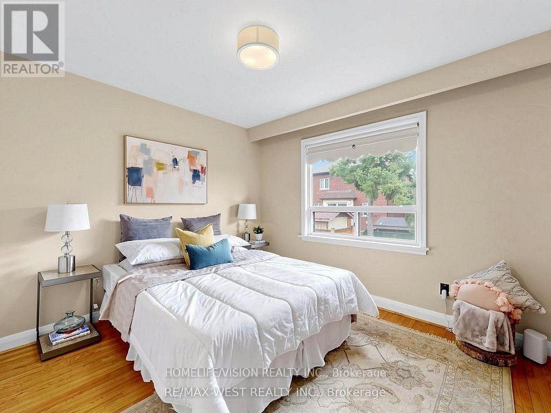 53 Wedgewood Drive, Toronto, ON, M2M 2H4 - 7