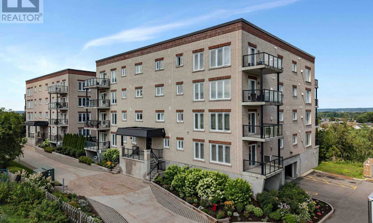 103-2376 Albert Street