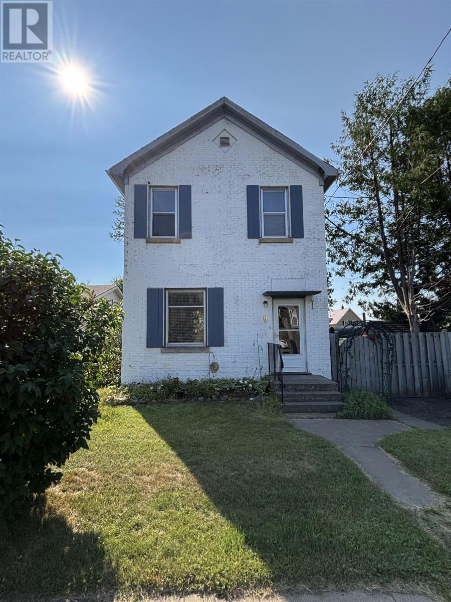 9 Ruttan Street, Thunder Bay, ON, P7A 5C4