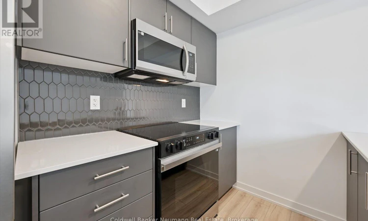 25-940 St David Street N