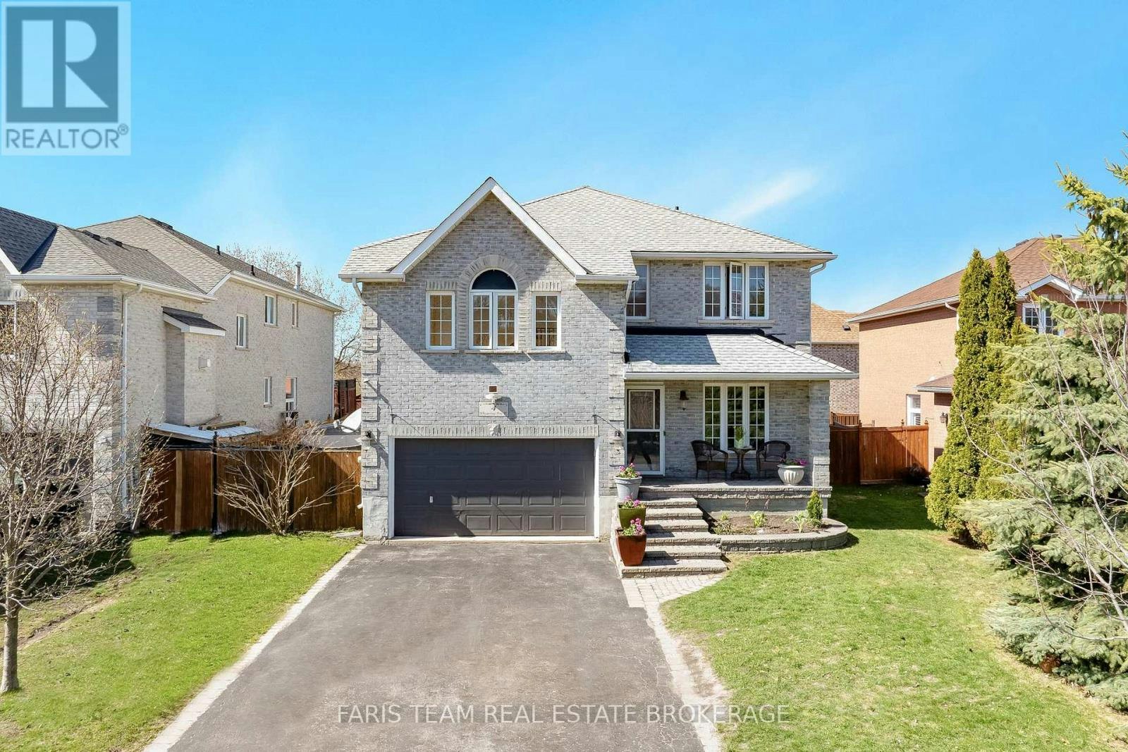 4 Whispering Pine Place, Barrie, ON, L4N 9R9