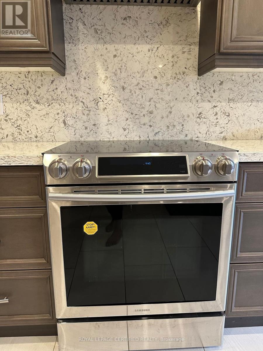 MAIN-210 Ecclestone Drive, Brampton, ON, L6X 3R1 - 2