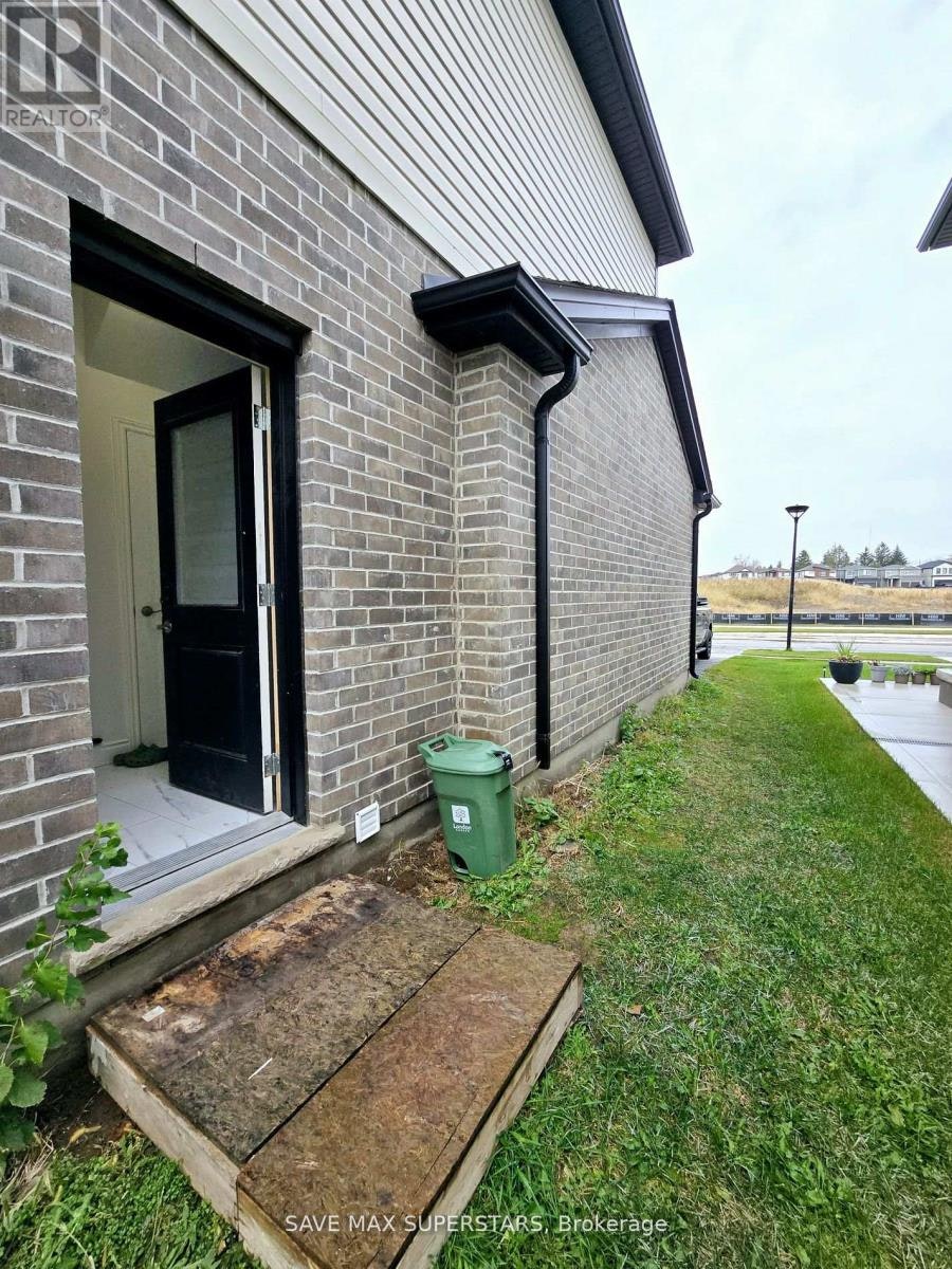 LOWER-201 Roy Mcdonald Drive, London, ON, N6L 0J1 - 2