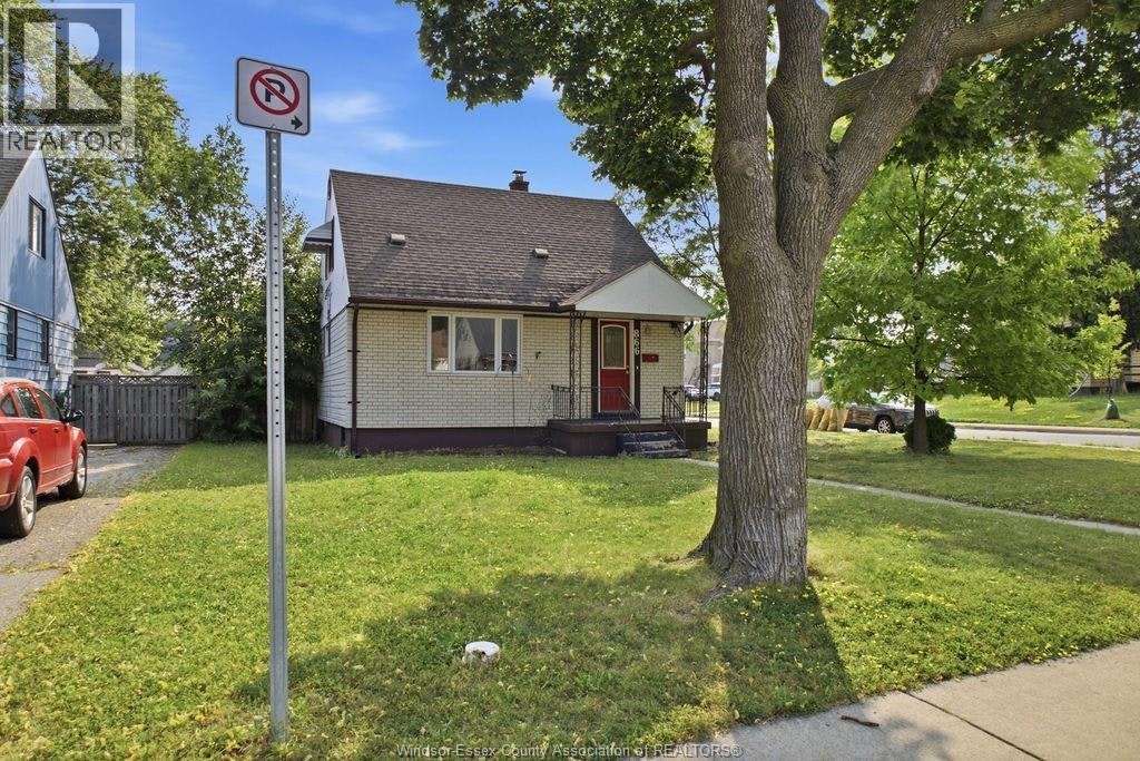 866 Francois Court, Windsor, ON, N8Y 3W4