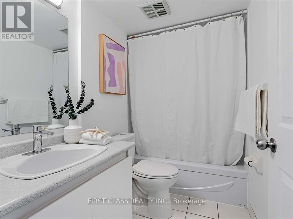 303 Secondary Bedroom) 736 Bay Street, Toronto, ON, M5G 2M4 - 5