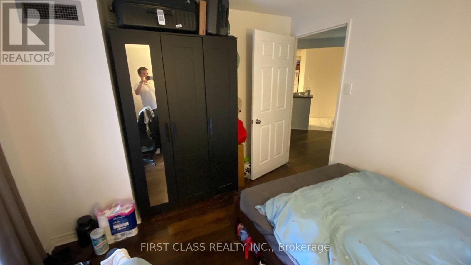 303 Secondary Bedroom) 736 Bay Street, Toronto, ON, M5G 2M4 - 4